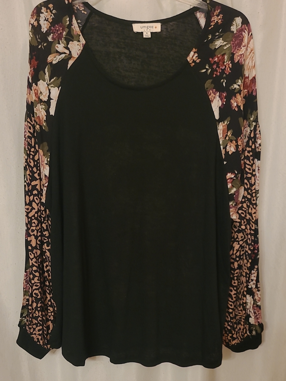 Umgee Black Long-Sleeve Raglan Top with Floral & Leopard Sleeves